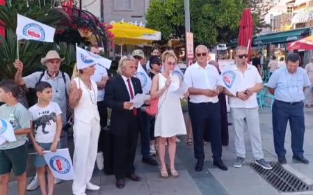 Milli EĞİTİM BAKANINI PROTESTO